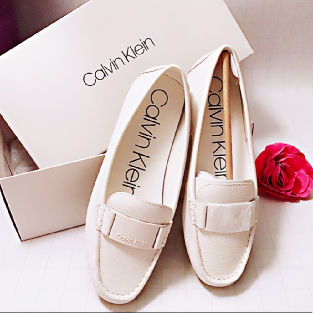 CALVIN KLEIN Women’s Lisette Flats.  White size 6